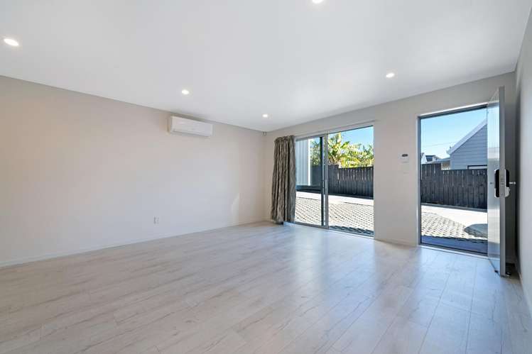 4035C Great North Road Glen Eden_11