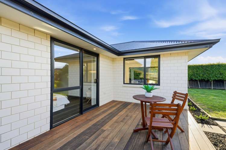 71 Sunline Avenue Lincoln_14