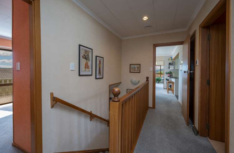 8 Farnham Drive Richmond_17