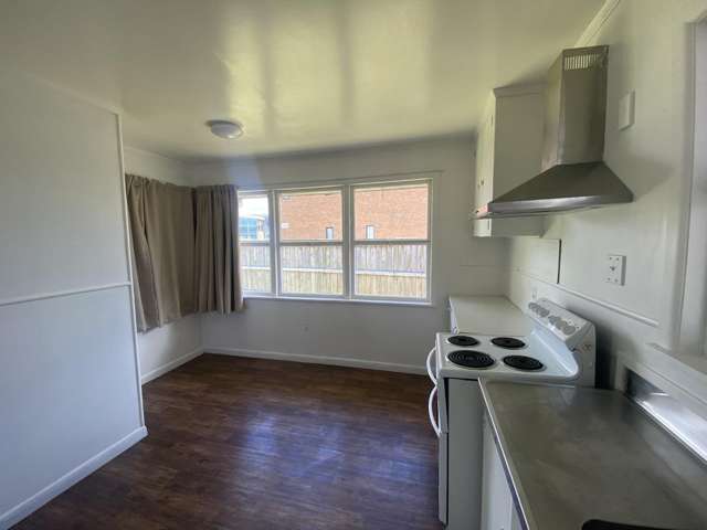 1370 Victoria Street 3283_4