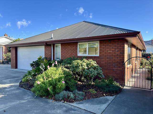 Warm, Spacious Two-Bedroom Home on Beach Road Ã¢Ãâ¬Ã" Available Now