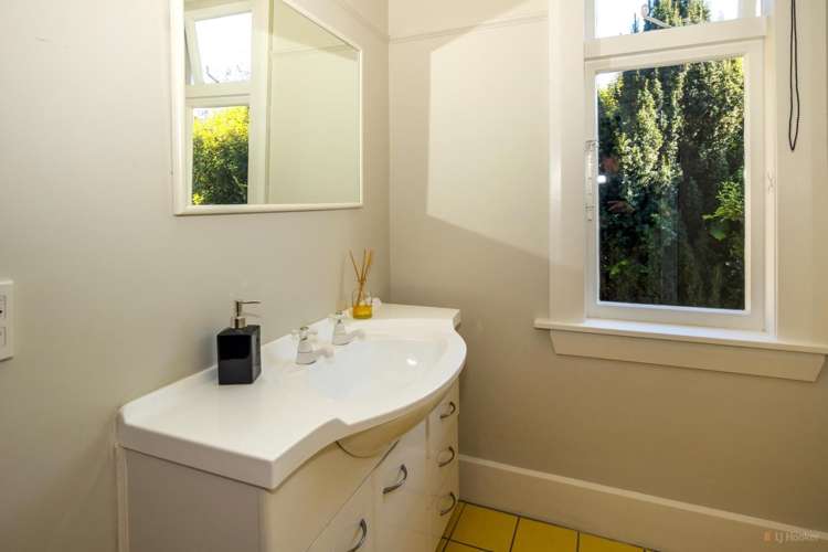 48 Luxmoore Road Waimataitai_24