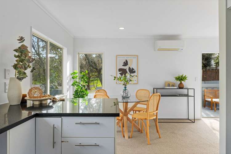 2/142 Archers Road Glenfield_9