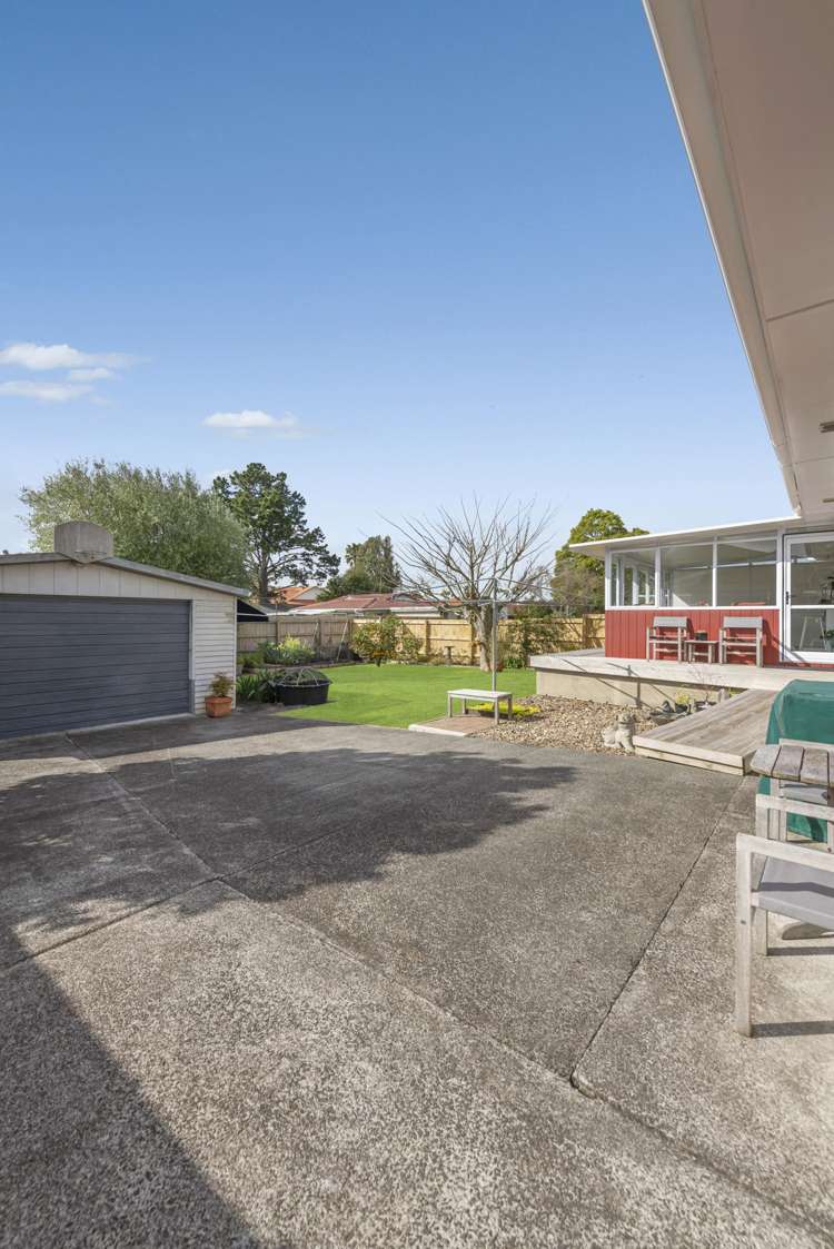 12 Mirrabooka Avenue Botany Downs_24