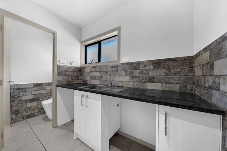 8 Papatahi Place Henderson_13