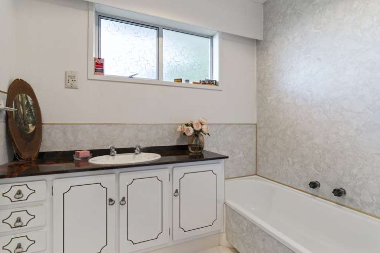 62 Shetland Street Glen Eden_13