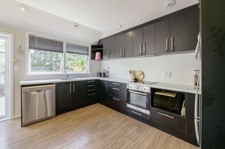 14 Deane Avenue Titirangi_10