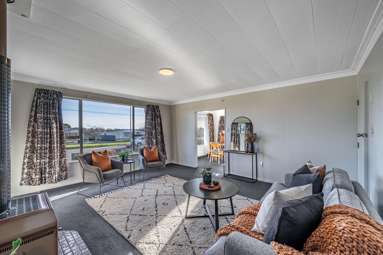 83 Racecourse Road_4