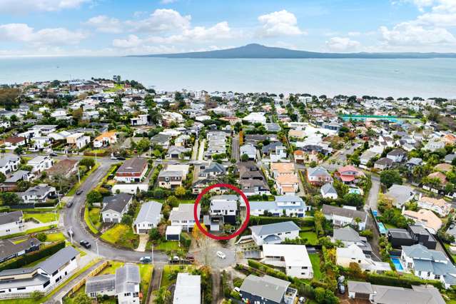 A step up into Kohimarama – rare opportunity!