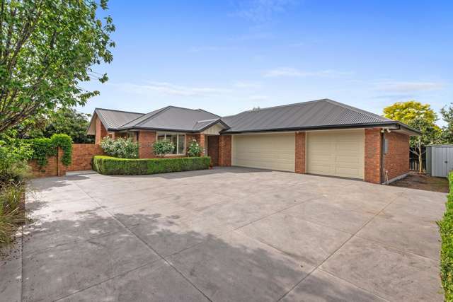 Immaculate Family Living in a Prime Location