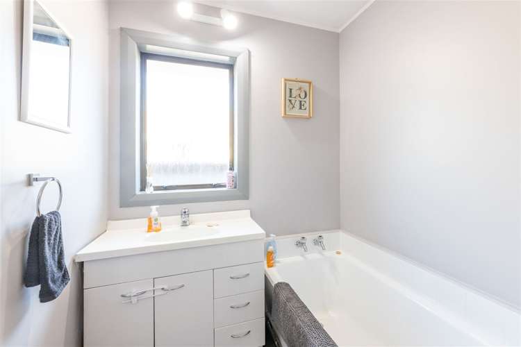 258 Shortland Street Aranui_8