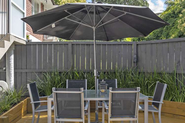 2/6 Kororo Street Northcote_10