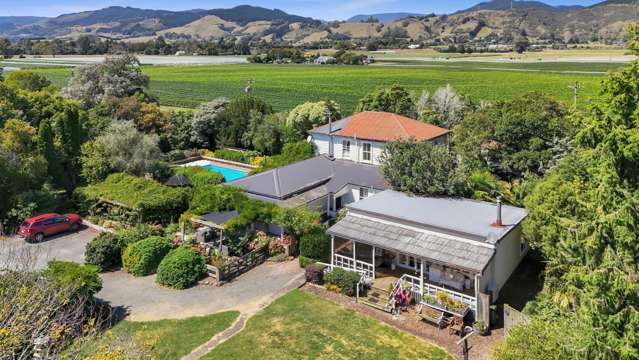 3 Dwellings & Warehouse on 4 Ha - Urgent Sale