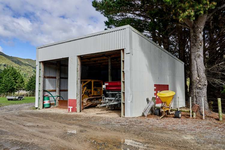 1296 Coast Road Wainuiomata Coast_23