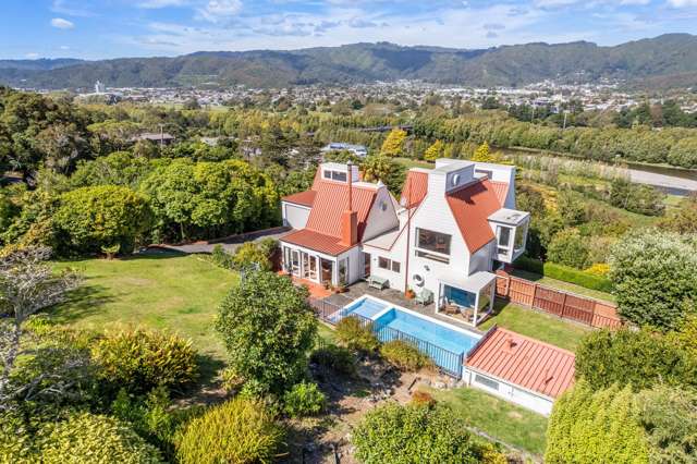 Step Inside A Roger Walker Original