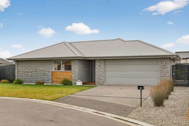 Modern Simplicity Selling Before Christmas!