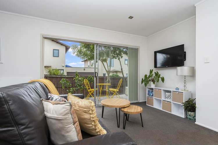2/15 Riverview Road Panmure_1
