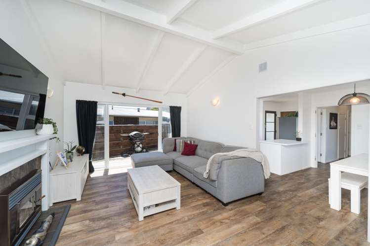 61 Lockhart Avenue Milson_8