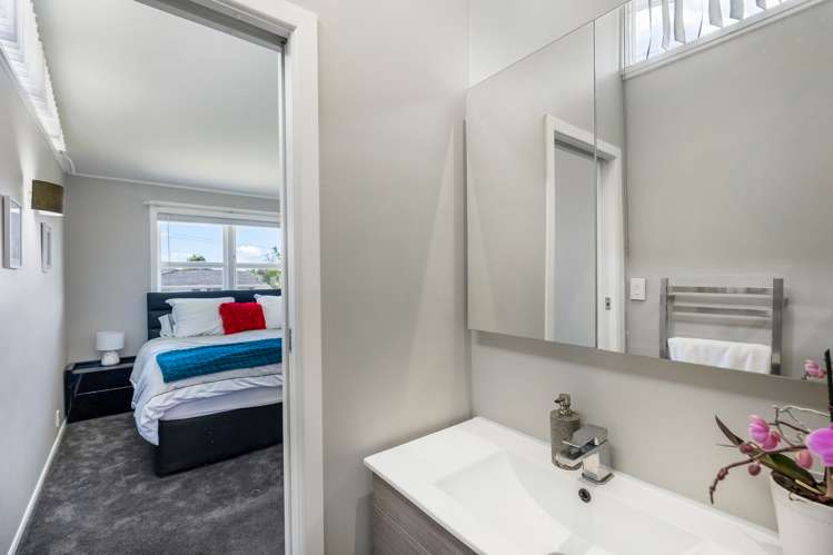 1/24 Colmar Road Mellons Bay_10