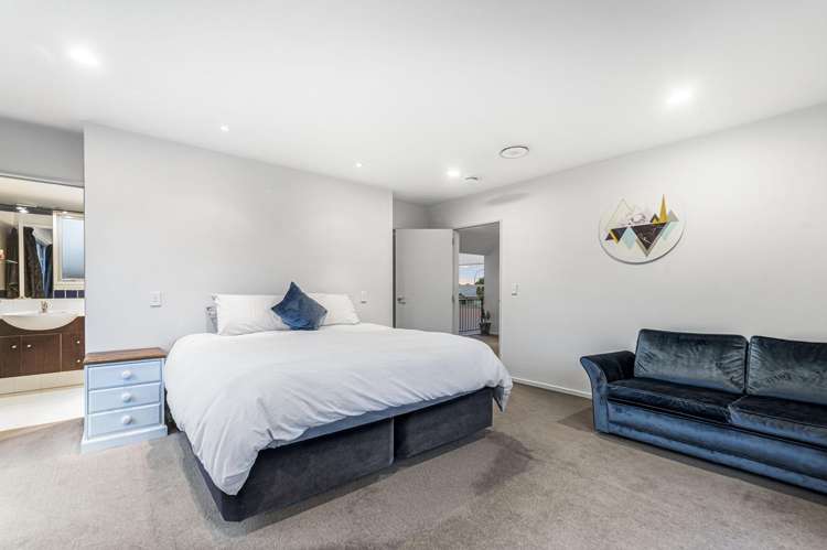 87 Travis Country Drive Burwood_10