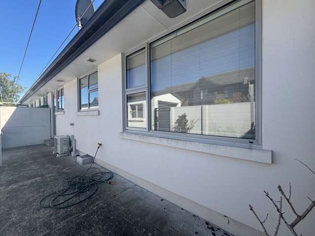 2/33 Darvel Street