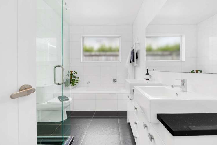 9 Defender Crescent Beachlands_22