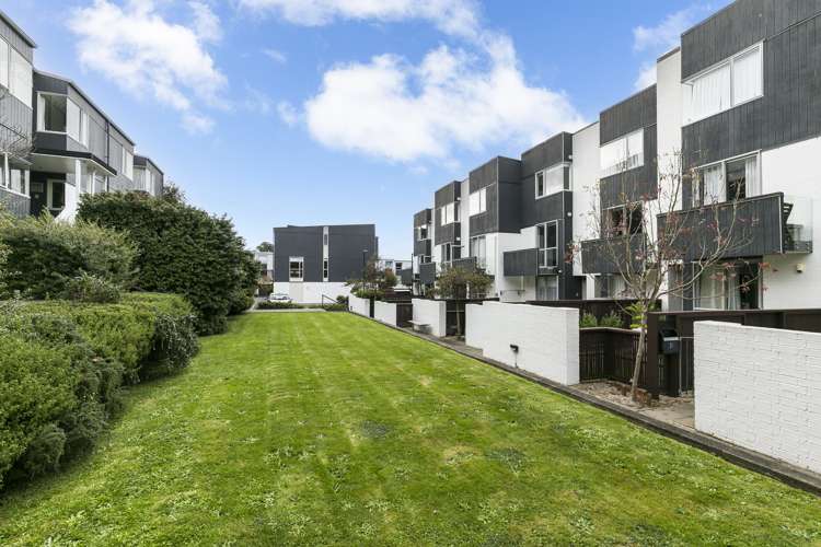 38/120 Rintoul Street Newtown_13