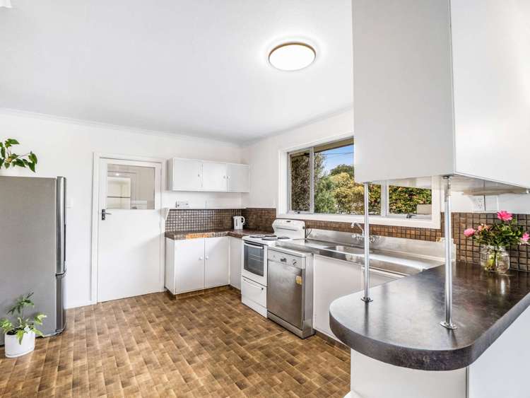 402 Yaldhurst Road Russley_13