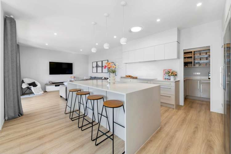 8 Doidge Street Beachlands_9
