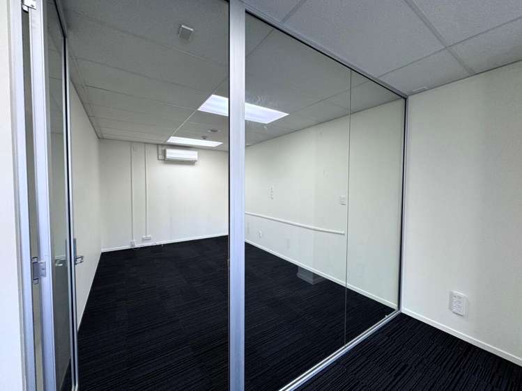 Unit E, 16 Sheffield Crescent Burnside_8