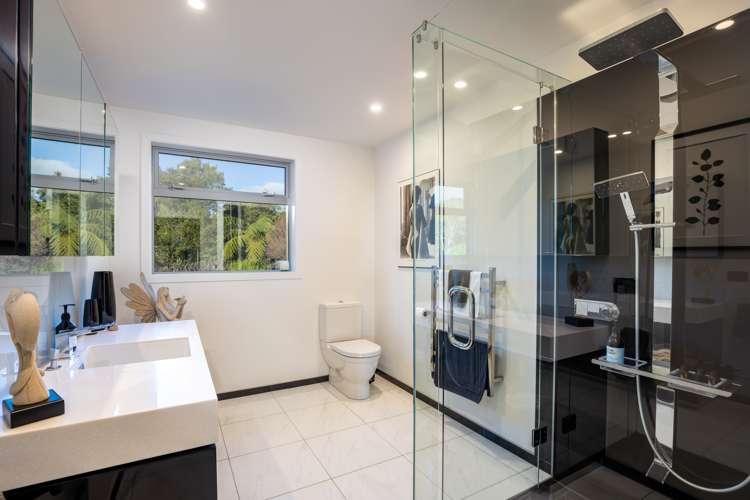 1895 Egmont Road Kaimiro_18