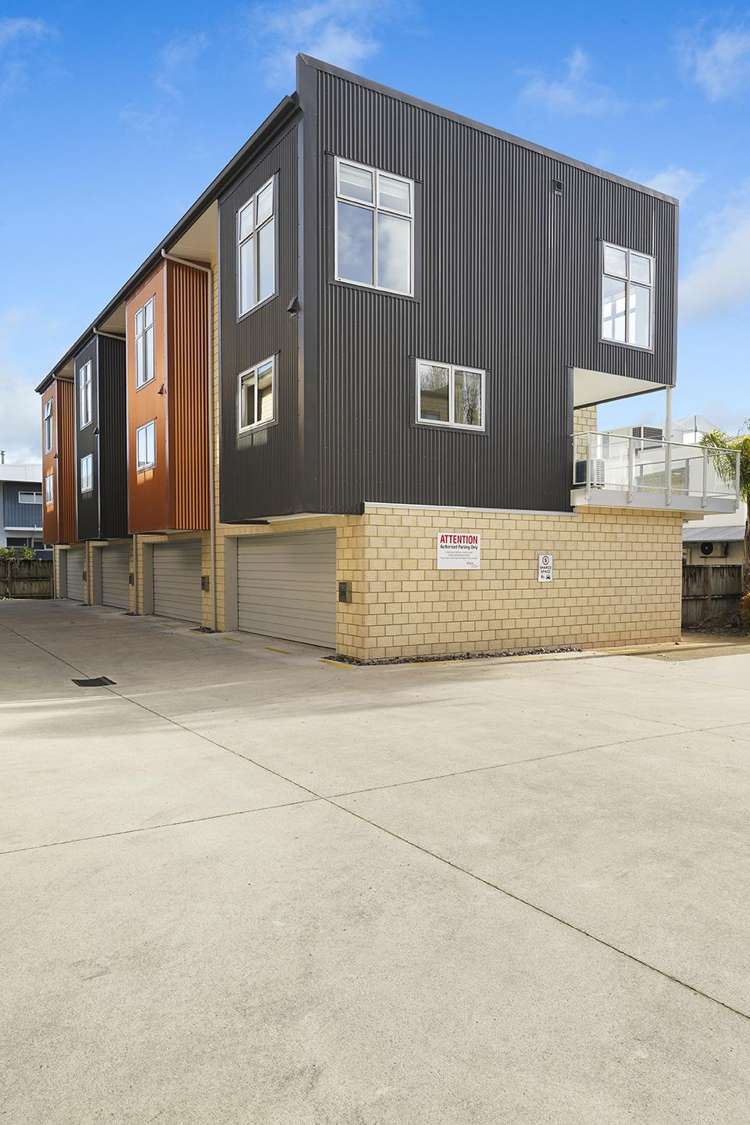 2/9 Vialou Street Hamilton Central_17