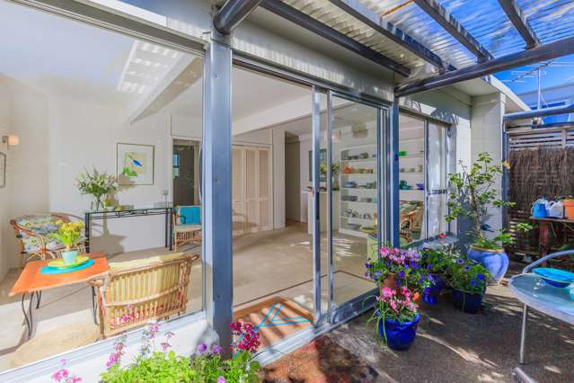 8/18 Parr Terrace Castor Bay_2