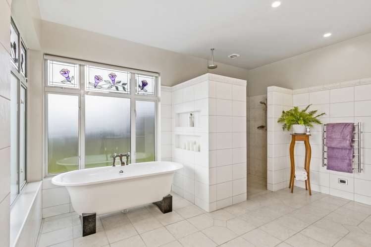 3 Old Windsor Lane Bottle Lake_10