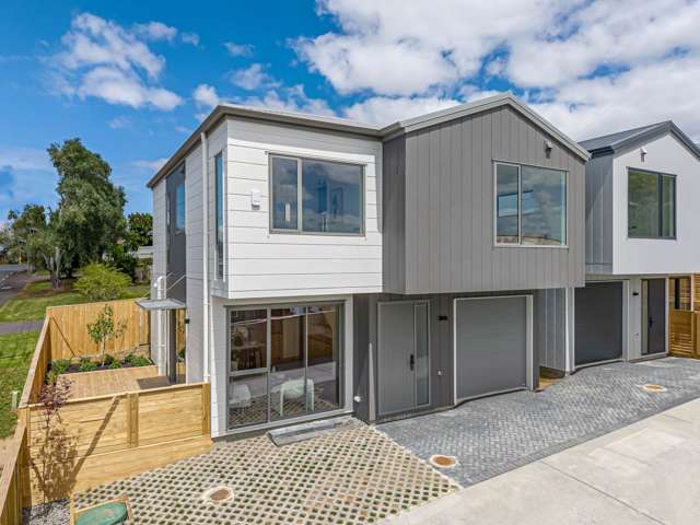 Brand-New 5-Bedroom Gem in the Heart of Mt Wel...