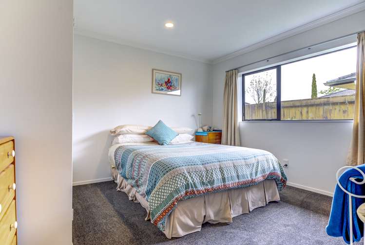 97 Farnborough Drive Grandview Heights_17