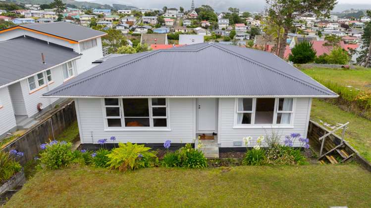 65 Waihora Crescent Waitangirua_3
