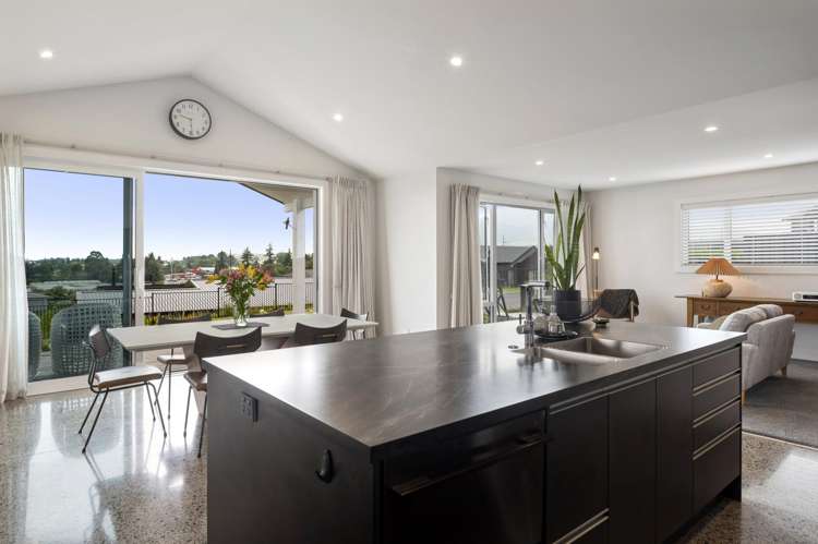 5 Azalea Lane Waipahihi_13