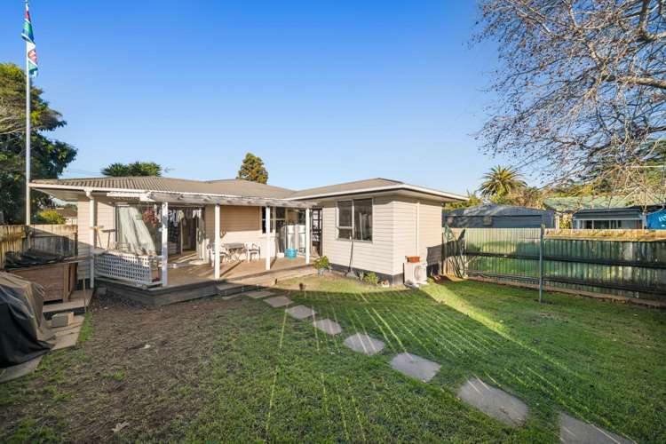 42 Cobham Crescent Kelston_12