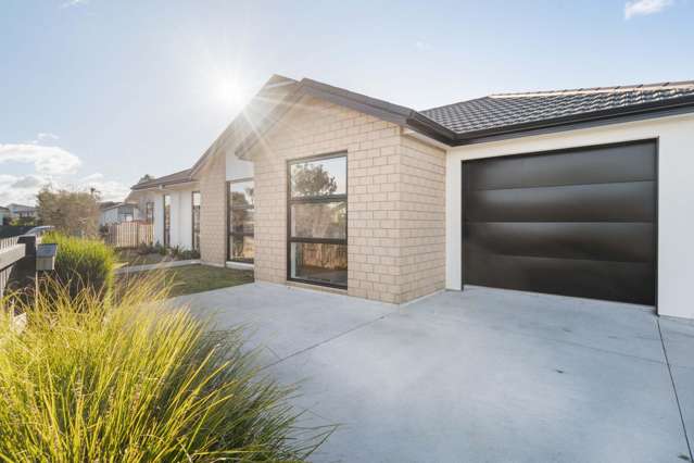 Contemporary comfort - Golden Home