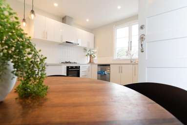 927 Nelson Street North_3