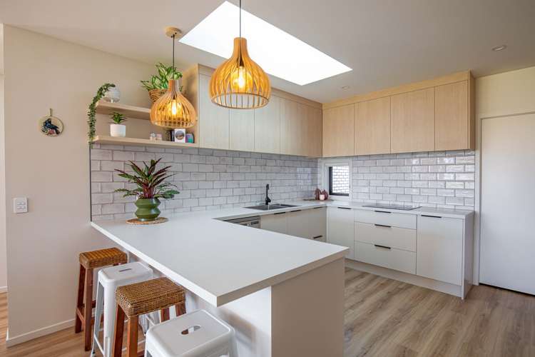 355 Golden Road Alexandra_5