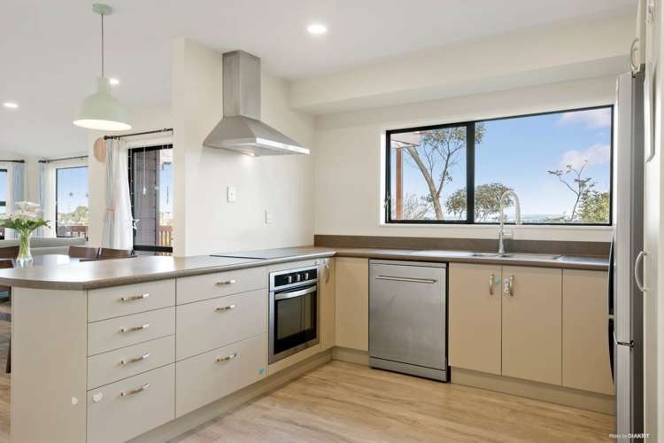 2/16 Cassandra Grove Totara Vale_8