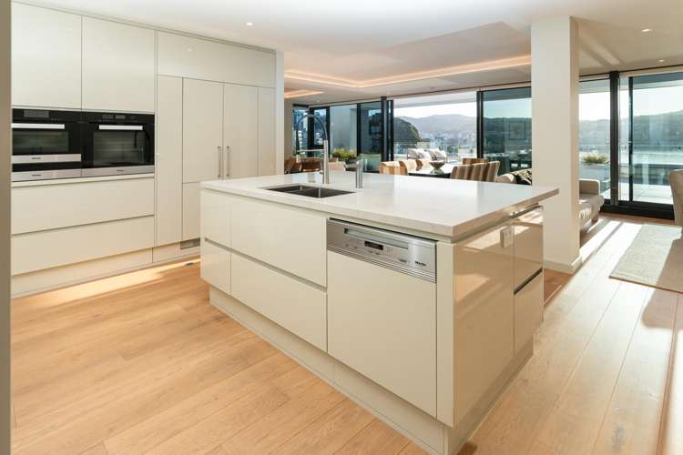 2/308 Oriental Parade Oriental Bay_11