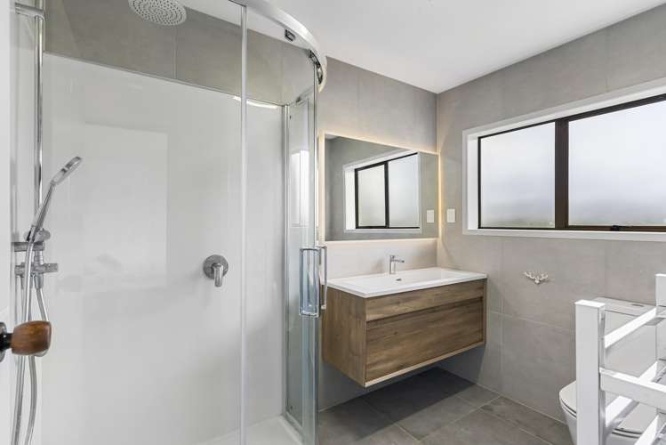 2/6 Charmaine Road Torbay_5