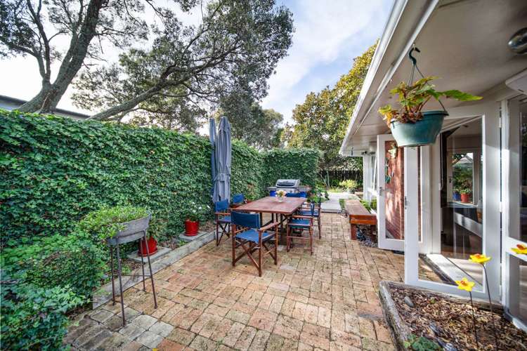 46 Meadway Sunnyhills_13