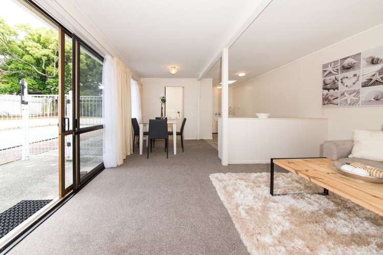 29 Royal View Road Te Atatu South_17