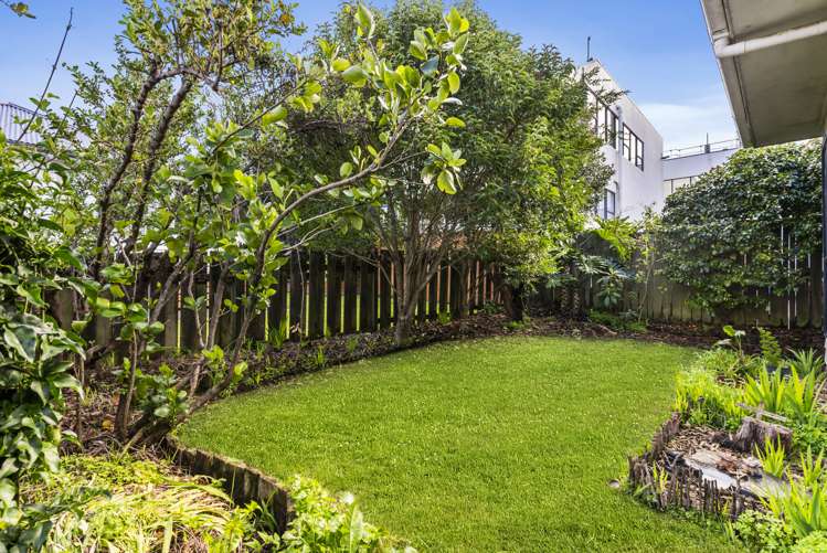 2/5 Huka Road Birkenhead_15