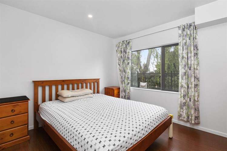 77A Royal Road Massey_31