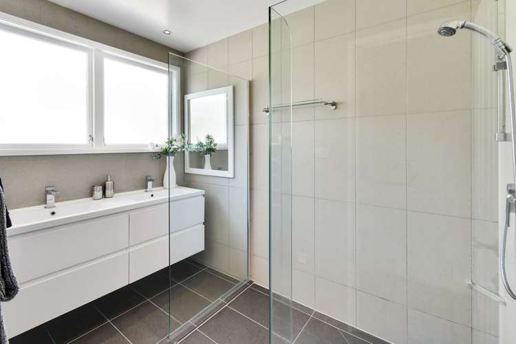 2 Rochas Place Clover Park_17